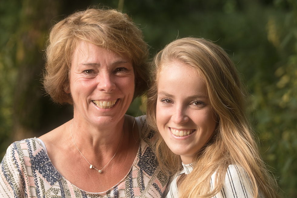 familieshoot met natuurlijk licht door Wilma Fotografeert