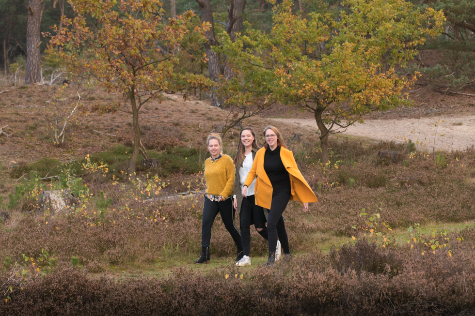 zandverstuiving en heide familieshoot met natuurlijk licht