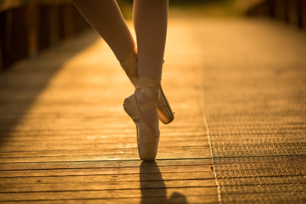 Detail ballerina op spitzen tijdens Golden hour Wilma Fotografeert met Canon5DMarkIV